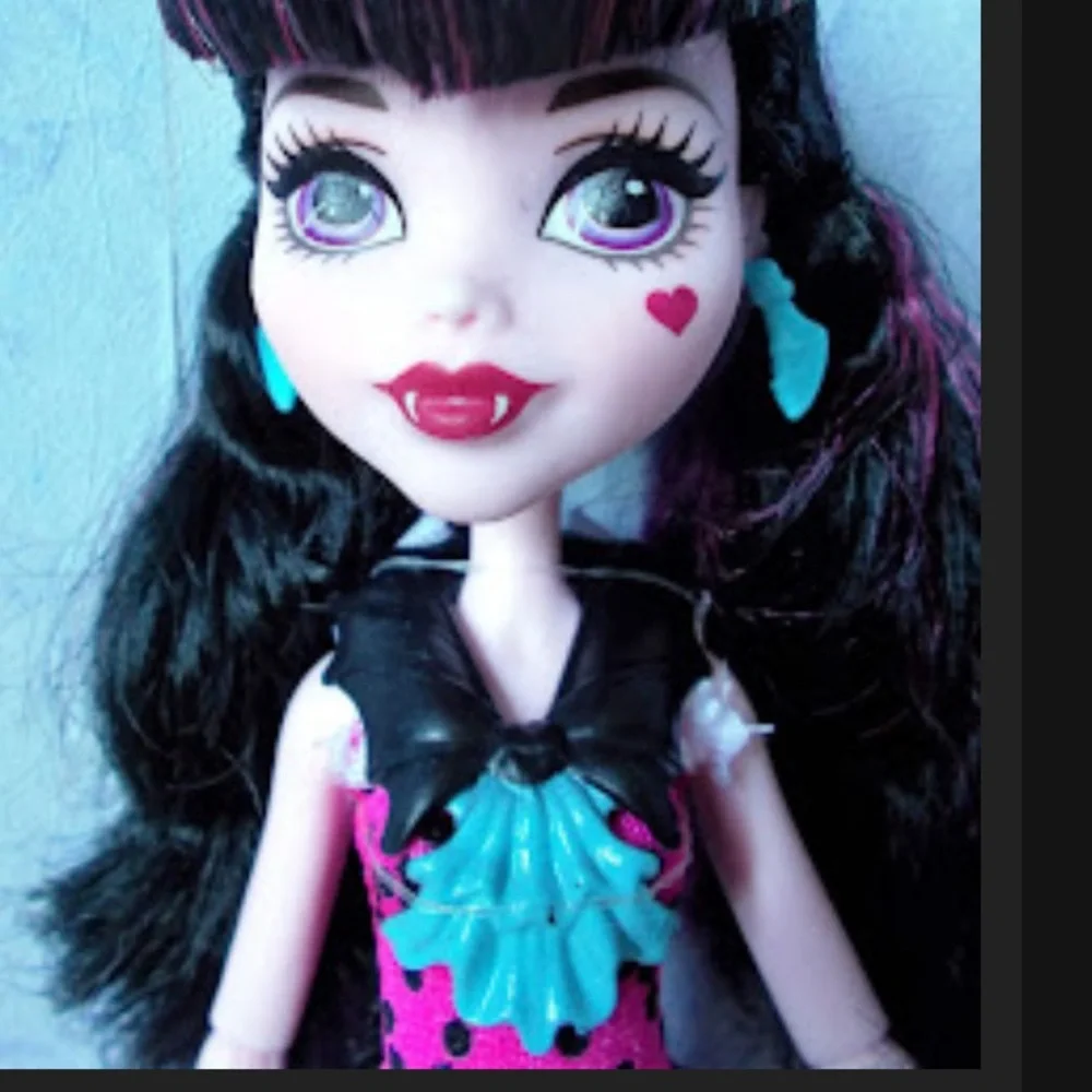 Monster High Draculaura’s 2015 Clothing & Accessories 7 Piece Set Doll Clothes